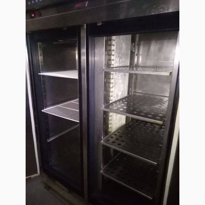 Фото 4. Холодильный шкаф с глухой дверью