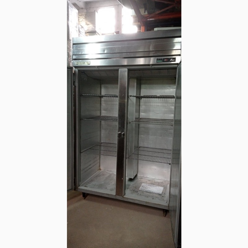 Фото 6. Холодильный шкаф с глухой дверью