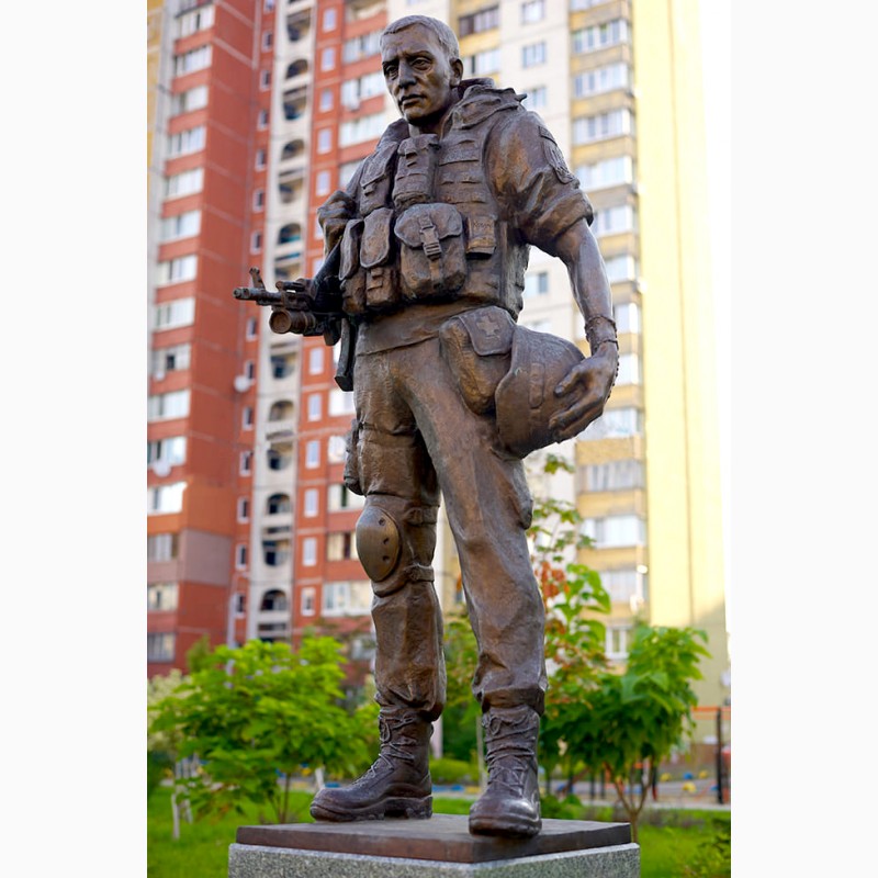 Фото 2. Памятники скульптуры и надгробия на заказ для военных солдат под заказ