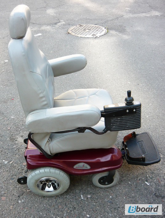 Фото 2. Кресло-коляска с электроприводом Chauffeur mobility