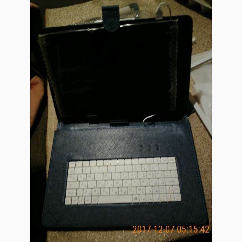 Продаю чехол-клавиатуру для планшетов модель 10.1