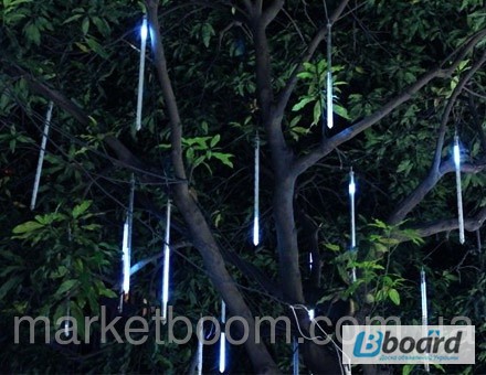 Фото 3. Светодиодные сосульки, декоративное освещение дерева