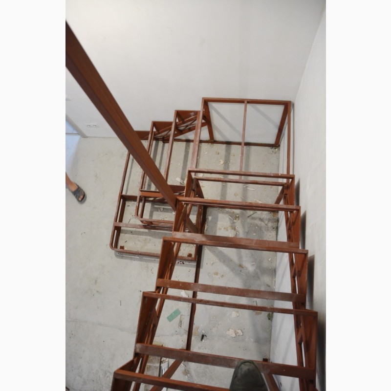 Фото 8. Каркас лестницы на второй этаж.Броневик Днепр