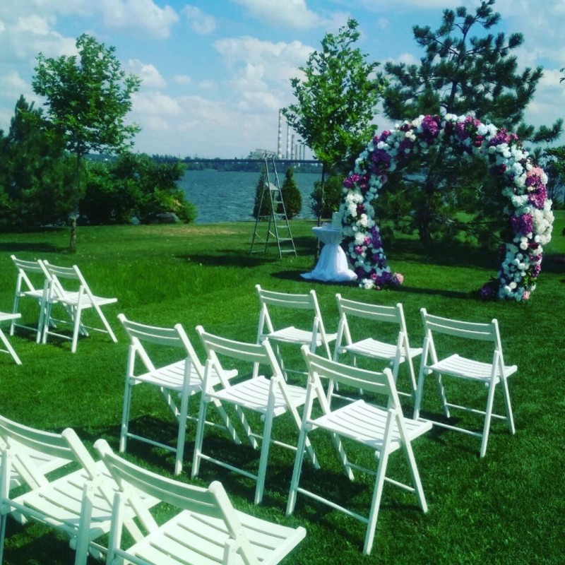 Фото 7. Аренда праздничных стульев для бракосочетания