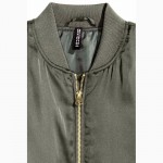 Женская легкая куртка-бомбер из атласа HM р-р 14
