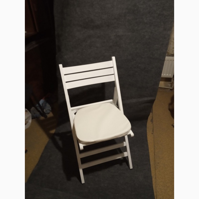 Фото 4. Аренда белых складных стульев для свадьбы