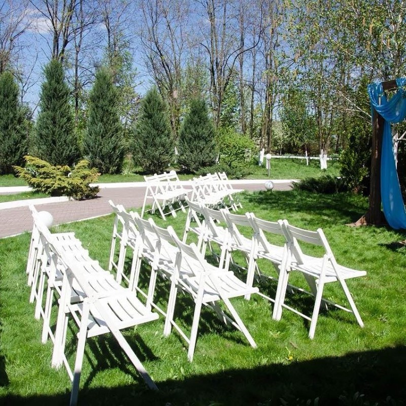Фото 5. Аренда белых складных стульев для свадьбы