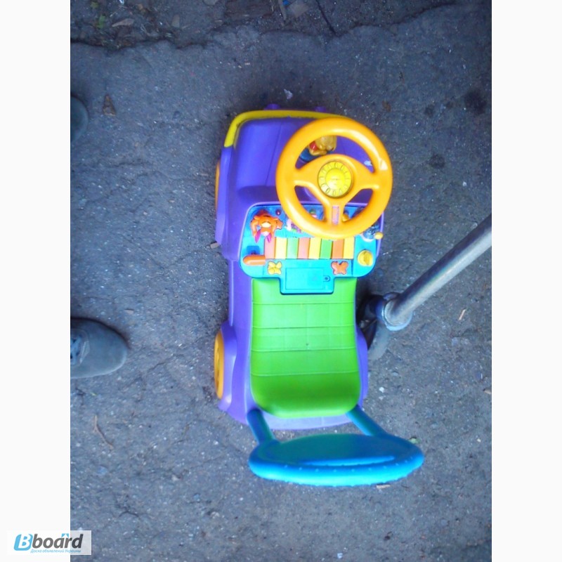 Детская машинка-толкач с электроникой