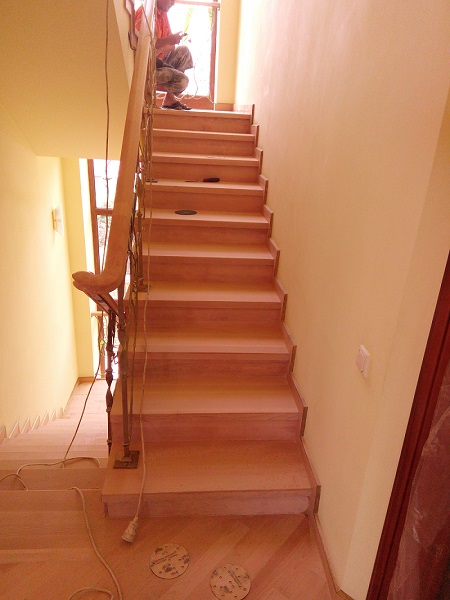 Фото 3. Ремонт реставрация деревянных лестниц Киев и область