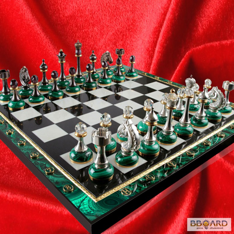 Предлагаем шахматы из малахита для подарка.