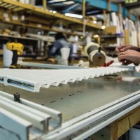 Работа для женщин и мужчин на фабрике жалюзи в Литве