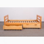 Односпальная кровать из натурального дерева