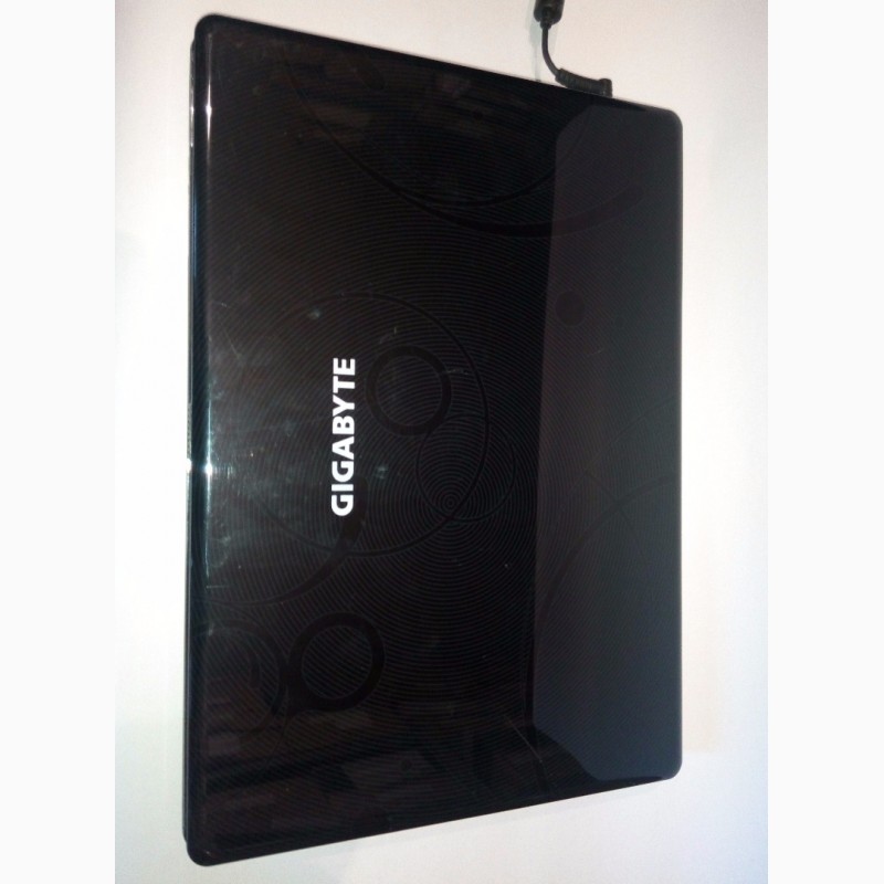 Фото 4. GigaByte E1500 мощный и надежный ноутбук