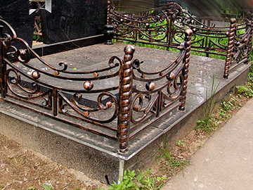 Фото 4. Уборка и благоустройство могил Житомирская область
