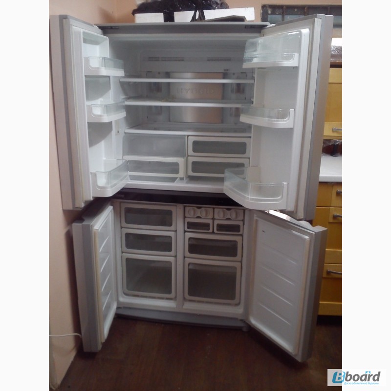 Фото 2. Большой холодильник Sharp SJ-F72PV-SL