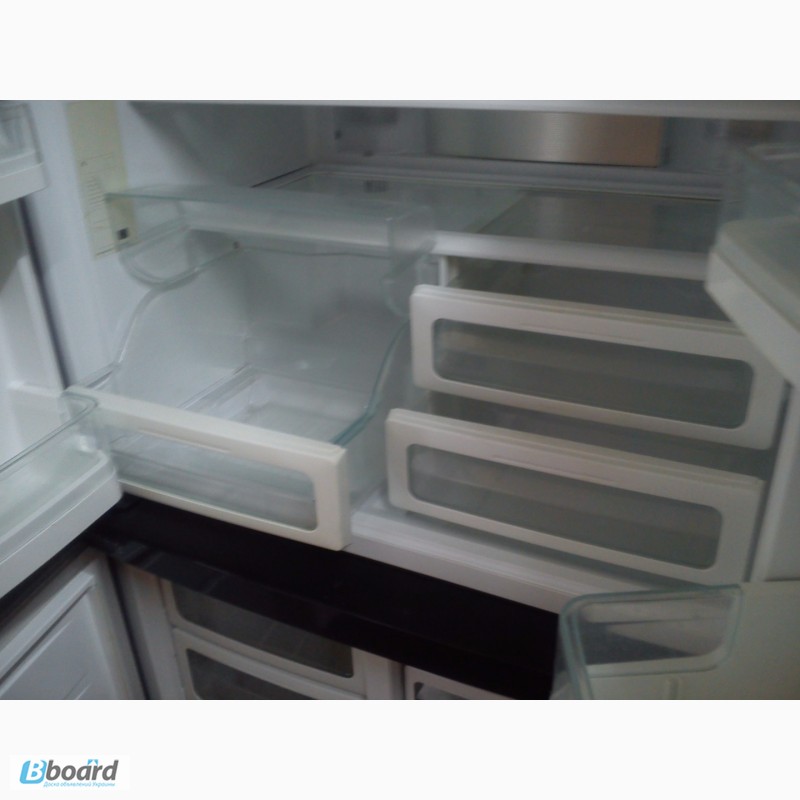 Фото 3. Большой холодильник Sharp SJ-F72PV-SL