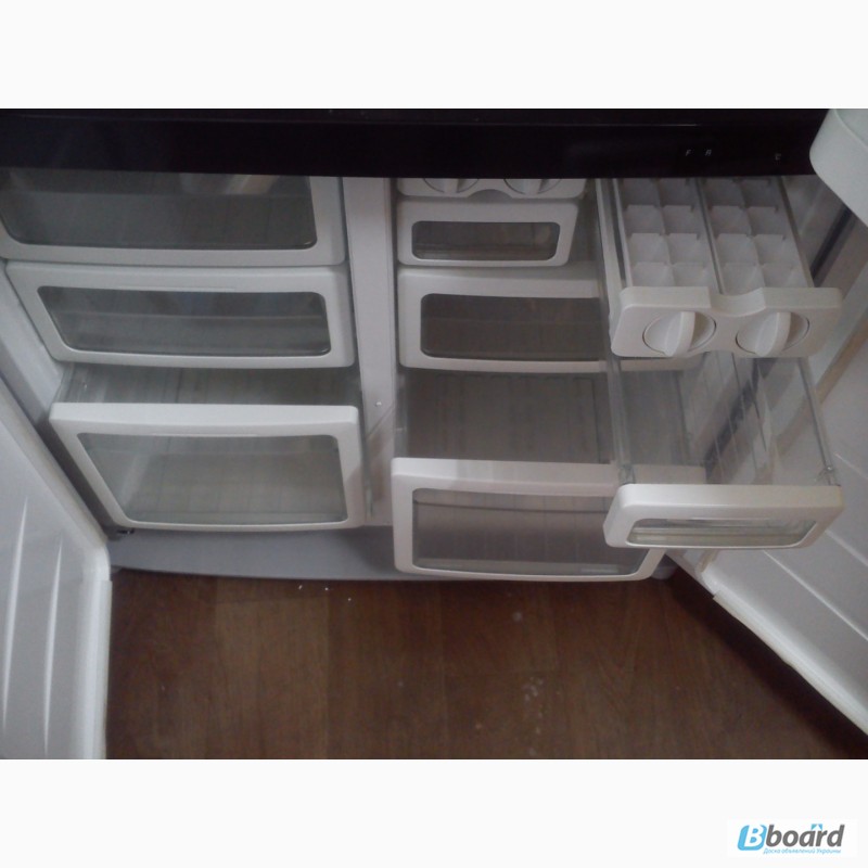 Фото 4. Большой холодильник Sharp SJ-F72PV-SL