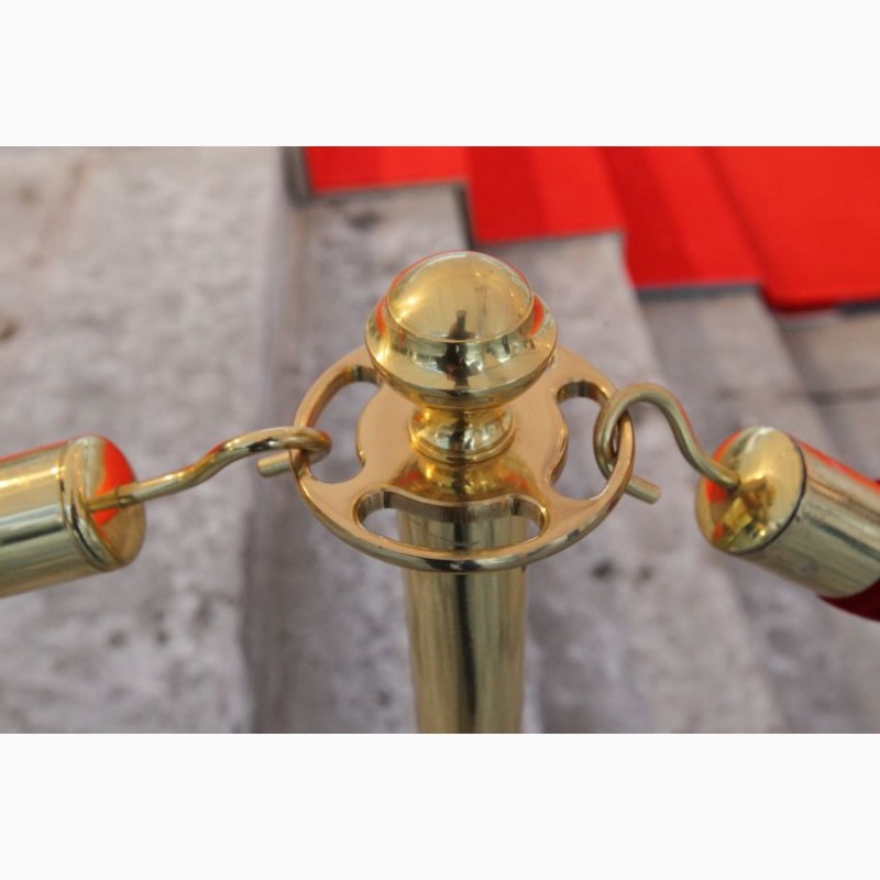 Фото 2. Прокат золотых стоек с канатом для красной дорожки Днепр