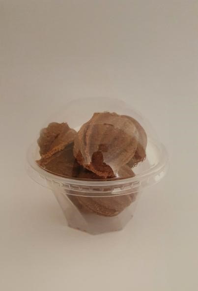Фото 2. Орешки со сгущенкой в пластиковом стаканчике