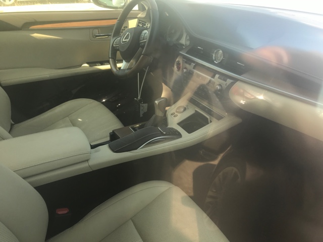 Фото 2. Дорогая иномарка под ремонт Lexus ES 200h 2016