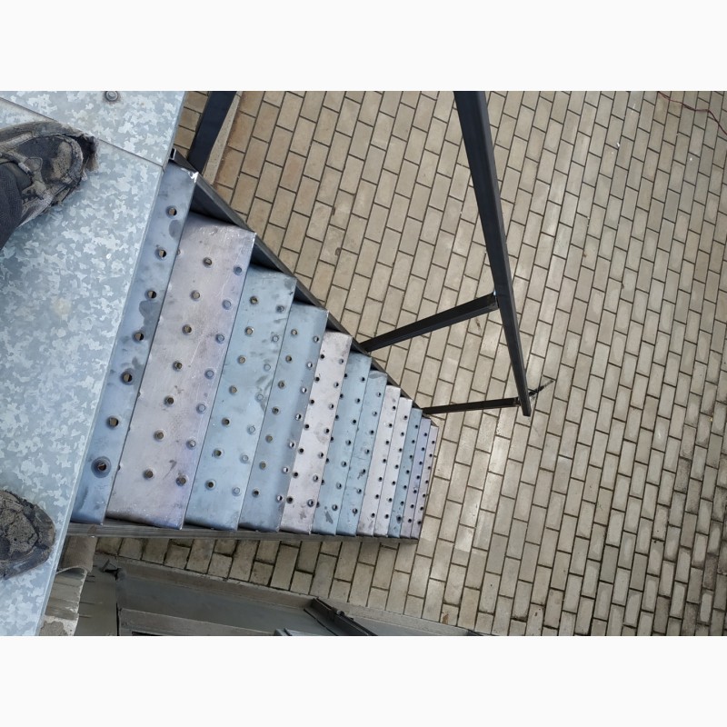 Фото 6. Лестница стальная малогабаритная внешняя Мини