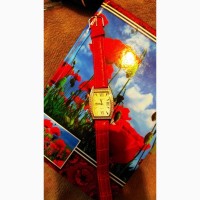 Стильные кварцевые часы Oriflame Орифлейм с красным ремешком