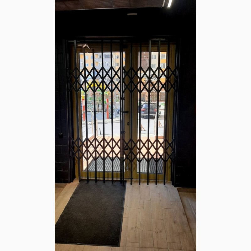 Фото 10. Раздвижные решетки металлические на окна двери, витрины. Производство установка Киев