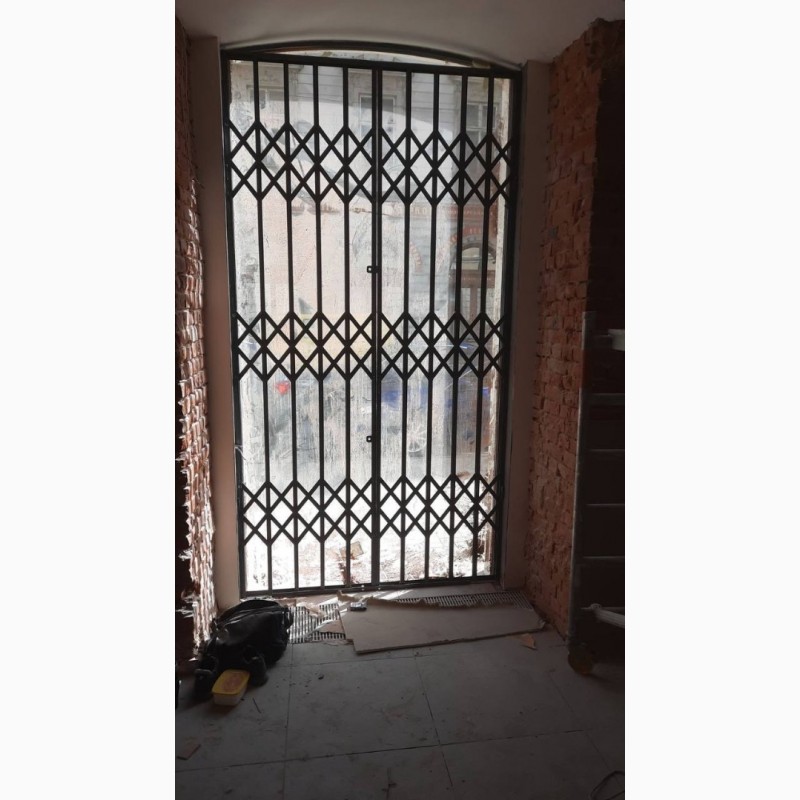 Фото 3. Раздвижные решетки металлические на окна двери, витрины. Производство установка Киев