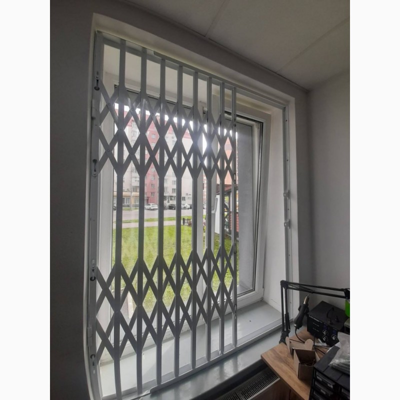 Фото 6. Раздвижные решетки металлические на окна двери, витрины. Производство установка Киев
