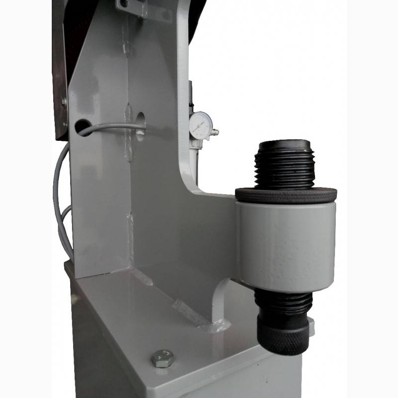 Фото 5. Стенд для клепки тормозных накладок с пневмогидравлическим приводом AIRKRAFT ZPTN0212