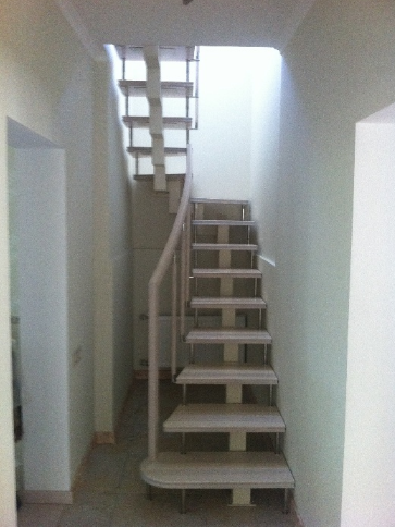 Фото 5. Междуэтажные лестницы