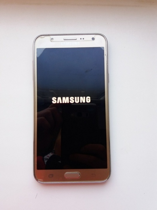 Продам Samsung J 7 2015г