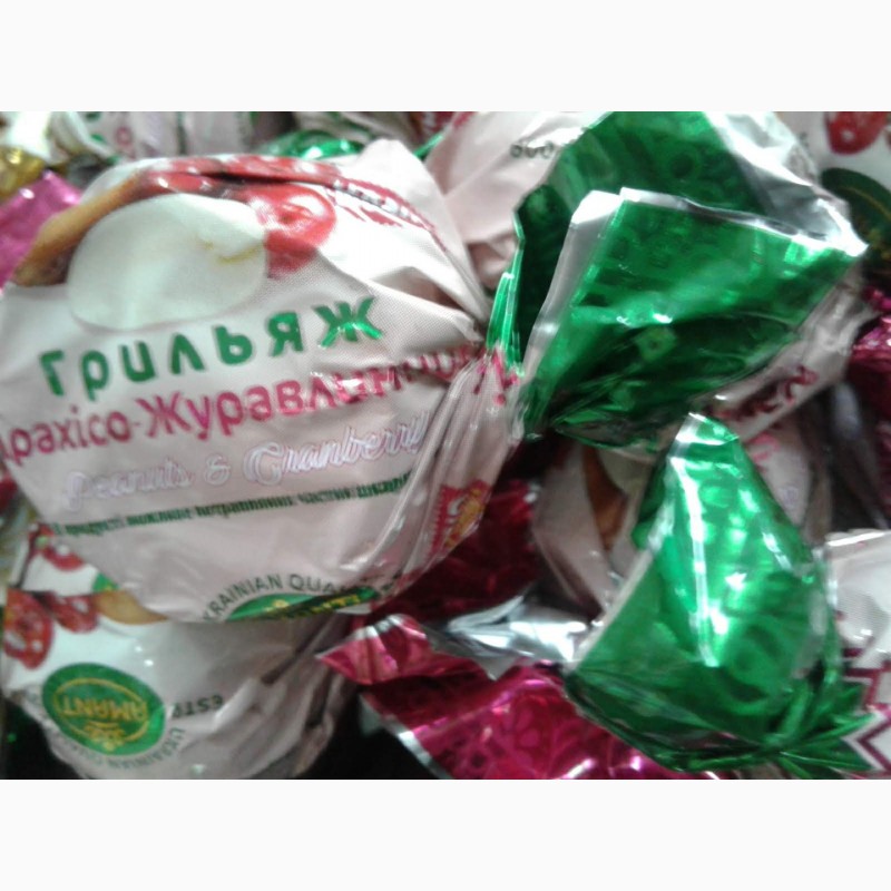 Фото 4. Чернослив в шоколаде. шоколадные конфеты в ассортименте