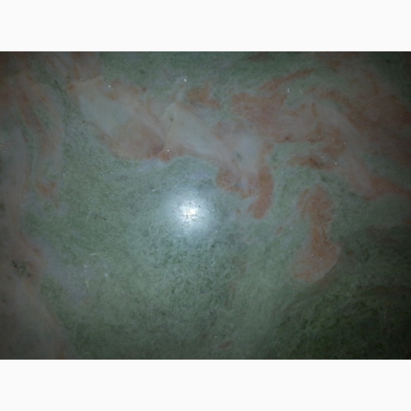 Фото 11. Оникс - полудрагоценный мрамор в слябах толщиной : 20 мм, 30 мм., 50 мм., и в изделиях