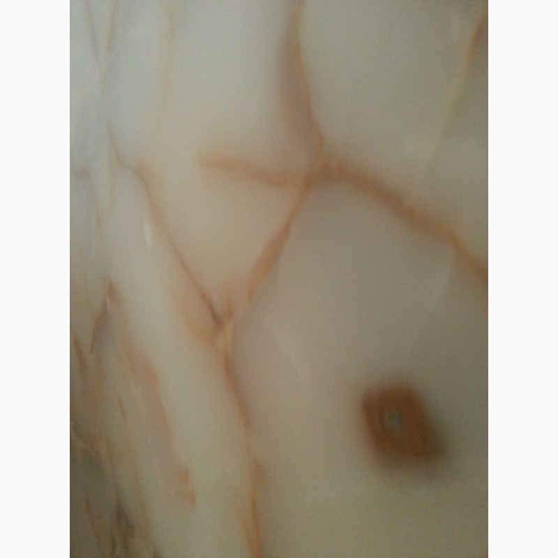 Фото 3. Оникс - полудрагоценный мрамор в слябах толщиной : 20 мм, 30 мм., 50 мм., и в изделиях