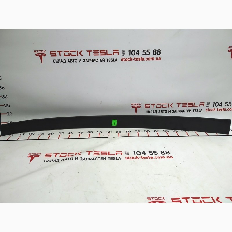 Накладка нижняя наружная двери передней правой (пластик) Tesla model X 1035