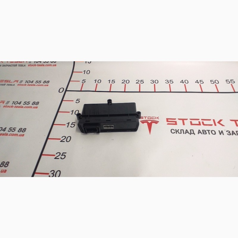 Фото 2. Блок управления панорамным люком Tesla model S, model S REST 1007512-00-B 1