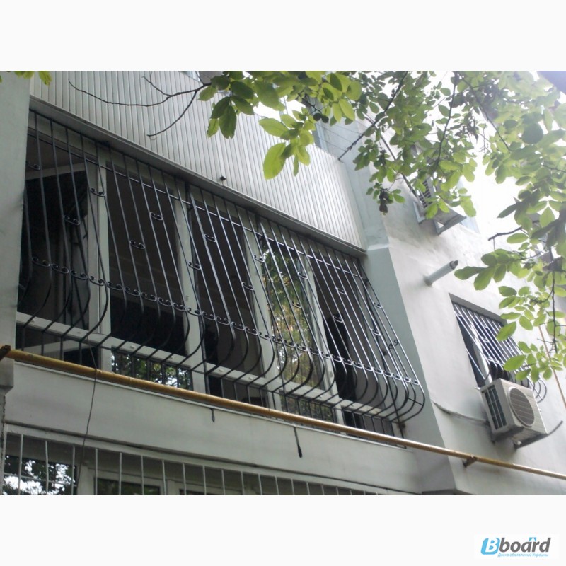 Фото 2. Защитные решетки на окна и балконы, изготовление и монтаж, декоративная ковка