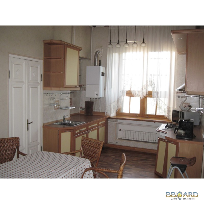 Фото 2. 4 комнатная квартира в добротном старом доме возле моря в Одессе.