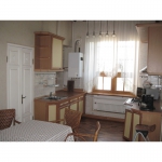 4 комнатная квартира в добротном старом доме возле моря в Одессе.