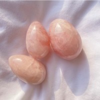 Яйцо для вумбилдинга или упражнений Кегеля из розового кварца