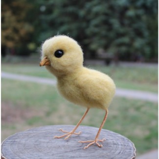 Цыпленок светлый игрушка хендмєйд валяная из шерсти ручной работы птица интерьерная курча