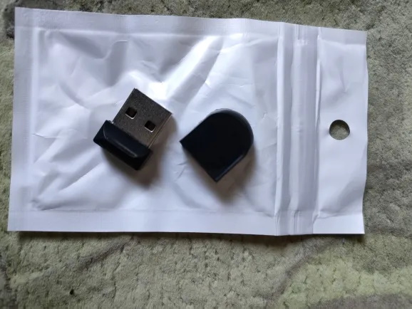 Фото 8. Високошвидкісний USB-флеш-накопичувач 32 ГБ Чорний водонепроникний компактний міні