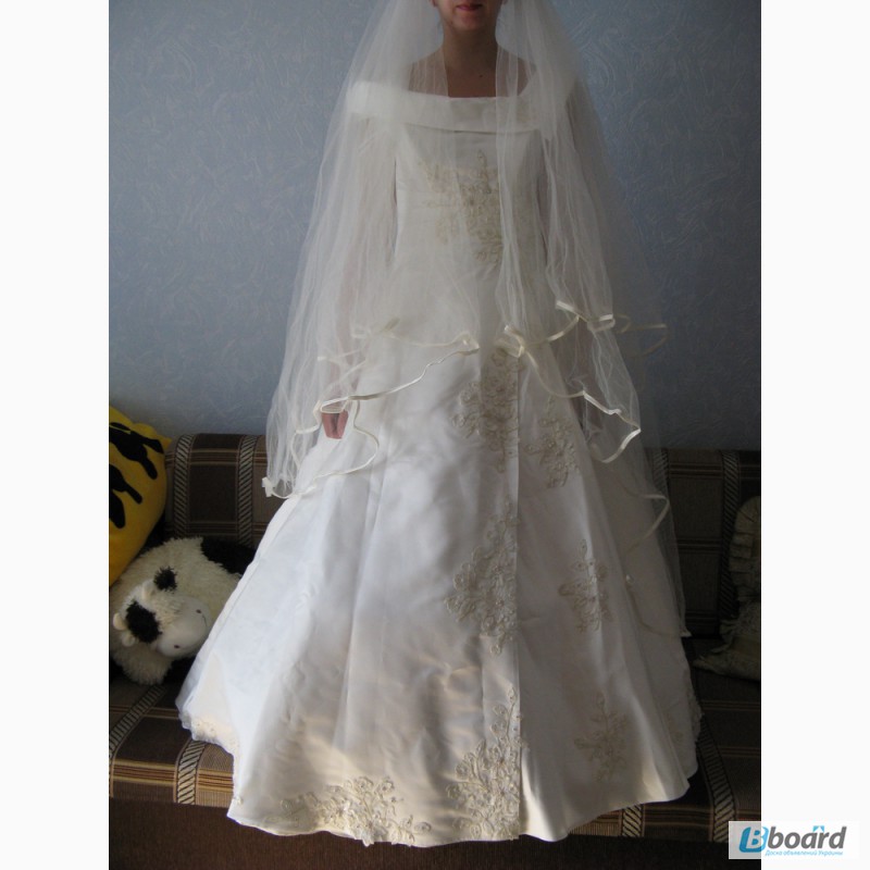 Фото 4. Весільна сукня