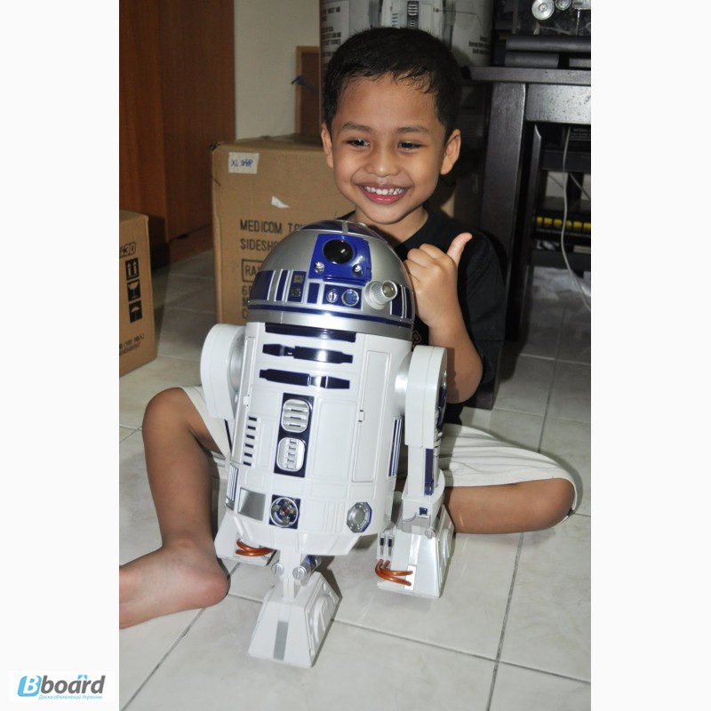 Фото 11. Интерактивный робот R2-D2 с голосовым управлением
