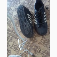 Спортивные новые кроссовки