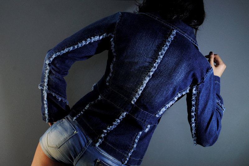 Фото 2. Стильный и элегантный женский джинсовый пиджак