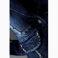 Стильный и элегантный женский джинсовый пиджак
