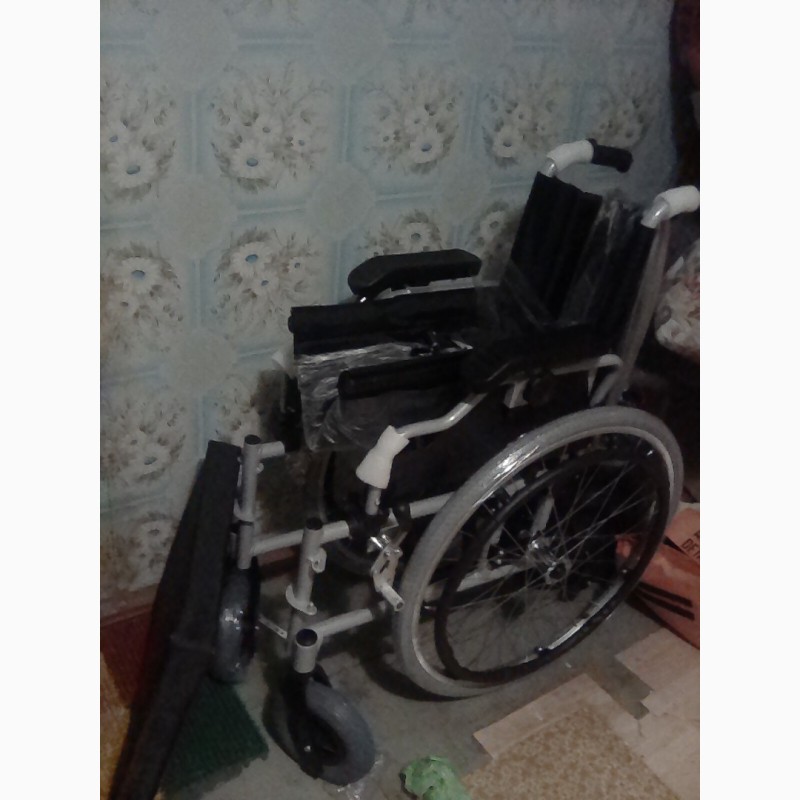 Фото 4. Продам комнатно-дорожную инвалидную коляску