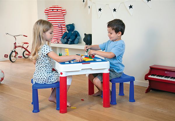 Фото 2. Детский стол для конструктора и творчества в игровую зону